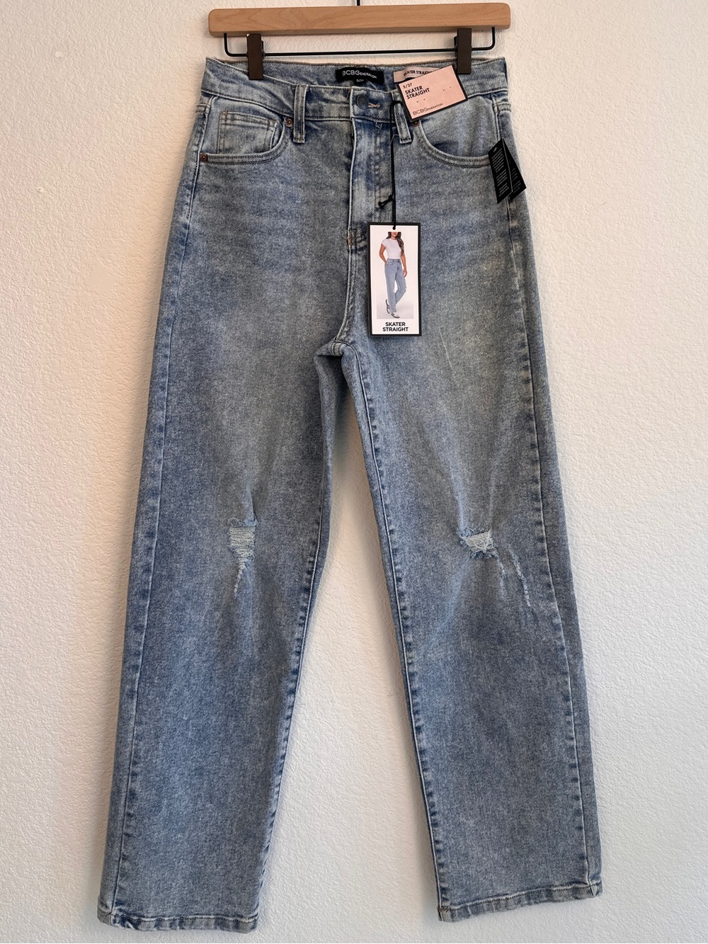 NWT BCBG Generation Skater Straight Jeans Light Wash Size 27